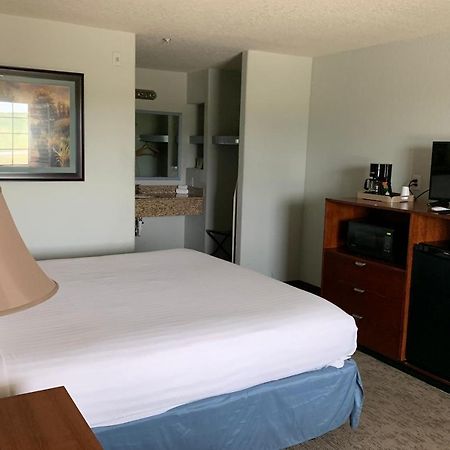 Oyo Hotel Pearsall I-35 West מראה חיצוני תמונה