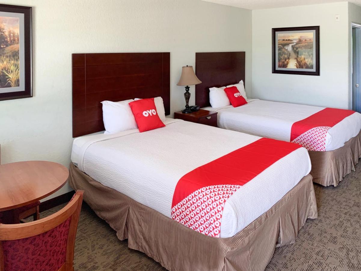 Oyo Hotel Pearsall I-35 West מראה חיצוני תמונה