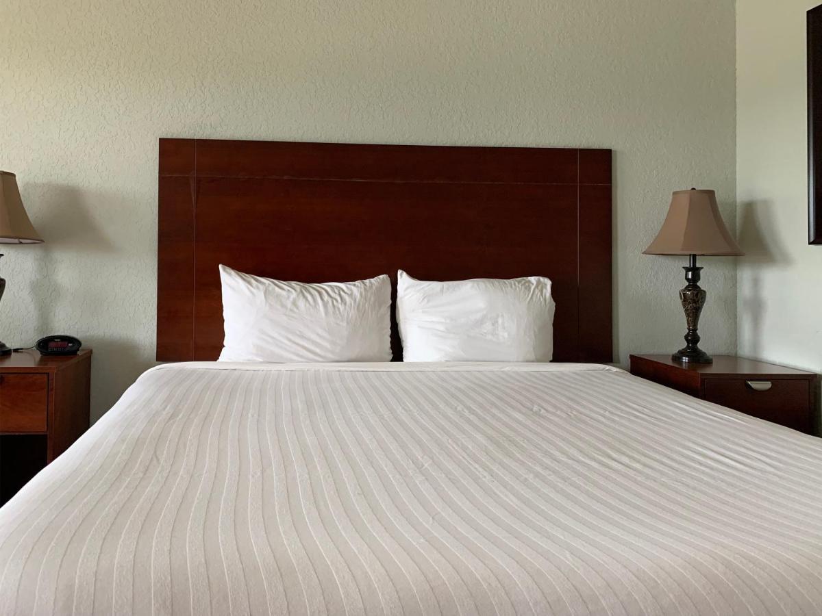 Oyo Hotel Pearsall I-35 West מראה חיצוני תמונה
