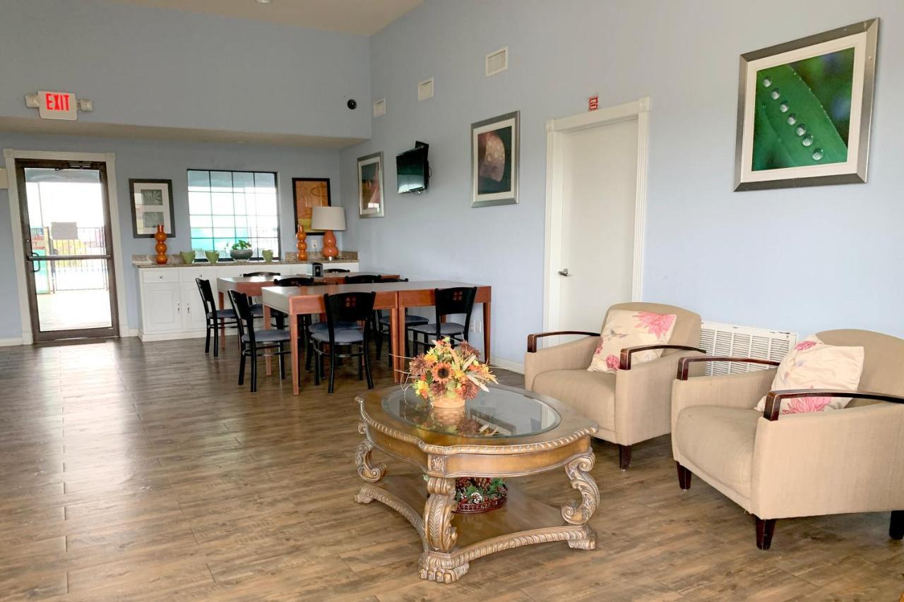 Oyo Hotel Pearsall I-35 West מראה חיצוני תמונה