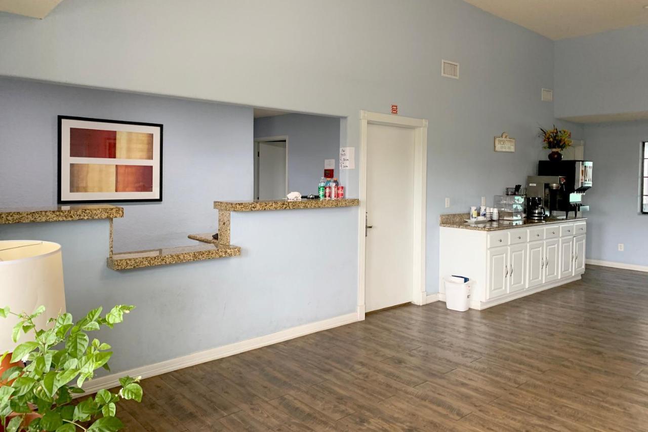 Oyo Hotel Pearsall I-35 West מראה חיצוני תמונה