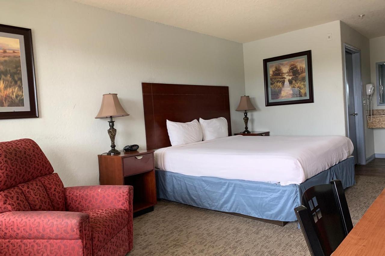 Oyo Hotel Pearsall I-35 West מראה חיצוני תמונה