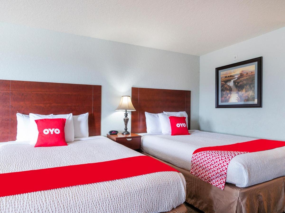 Oyo Hotel Pearsall I-35 West מראה חיצוני תמונה