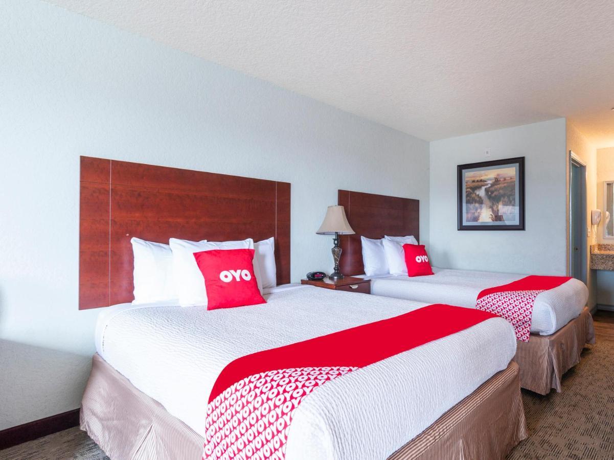 Oyo Hotel Pearsall I-35 West מראה חיצוני תמונה