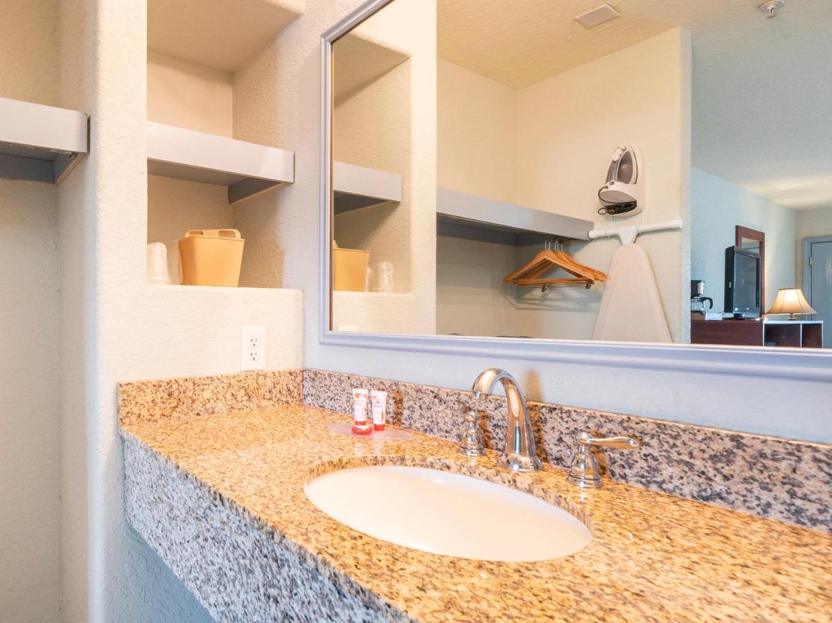 Oyo Hotel Pearsall I-35 West מראה חיצוני תמונה