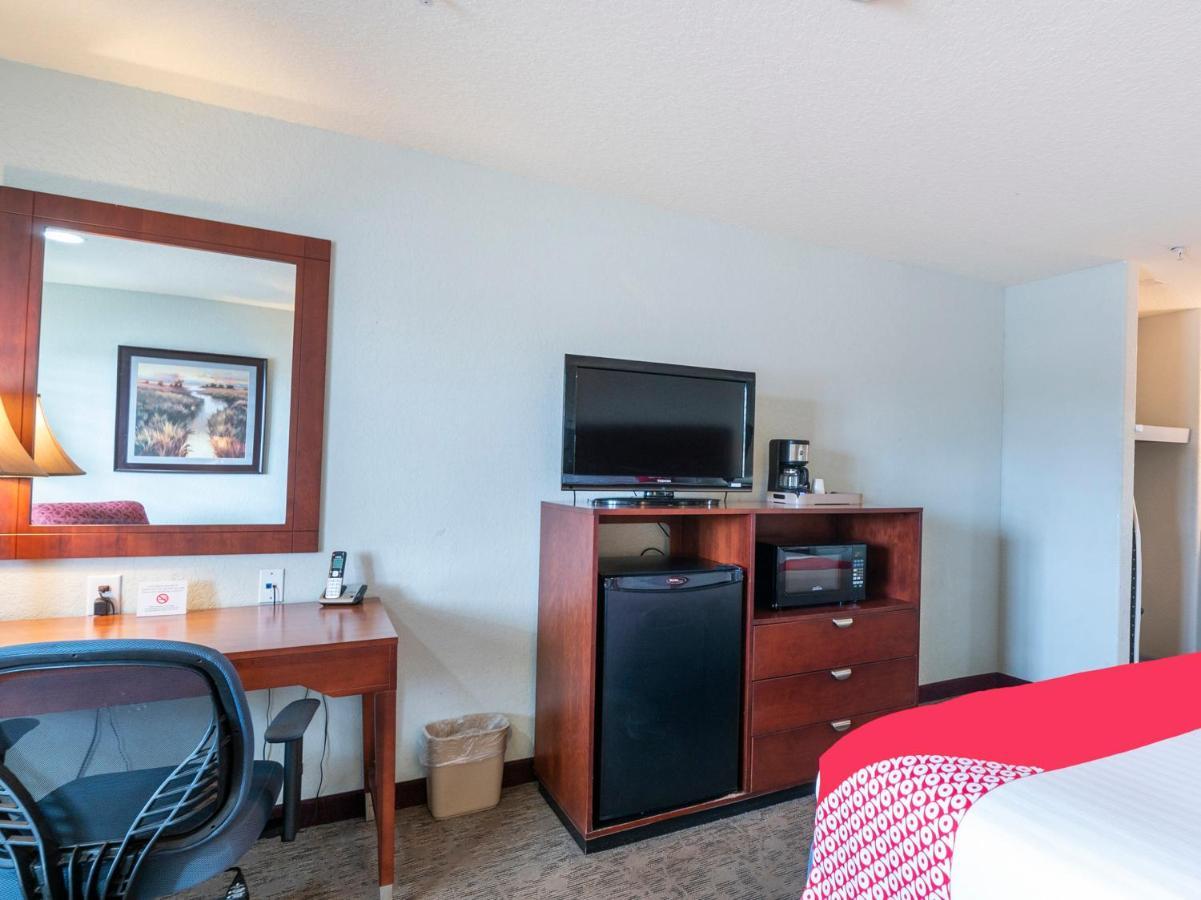 Oyo Hotel Pearsall I-35 West מראה חיצוני תמונה