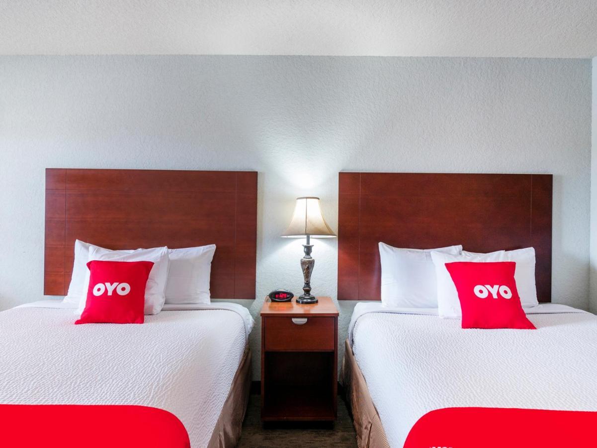 Oyo Hotel Pearsall I-35 West מראה חיצוני תמונה