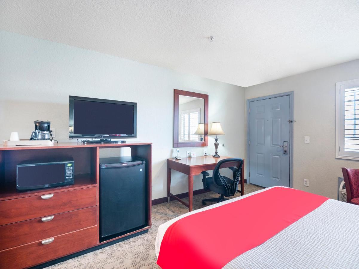 Oyo Hotel Pearsall I-35 West מראה חיצוני תמונה