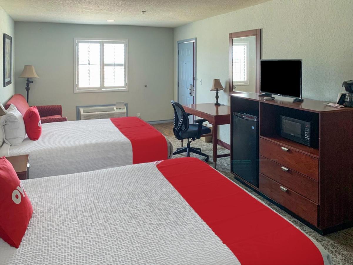 Oyo Hotel Pearsall I-35 West מראה חיצוני תמונה